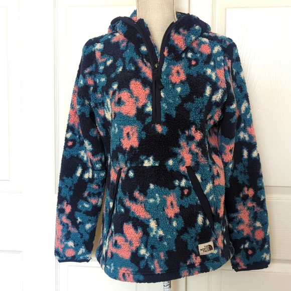 The North Face Women's Campshire Pullover Hoodie 2.0 - Picture 3 of 8